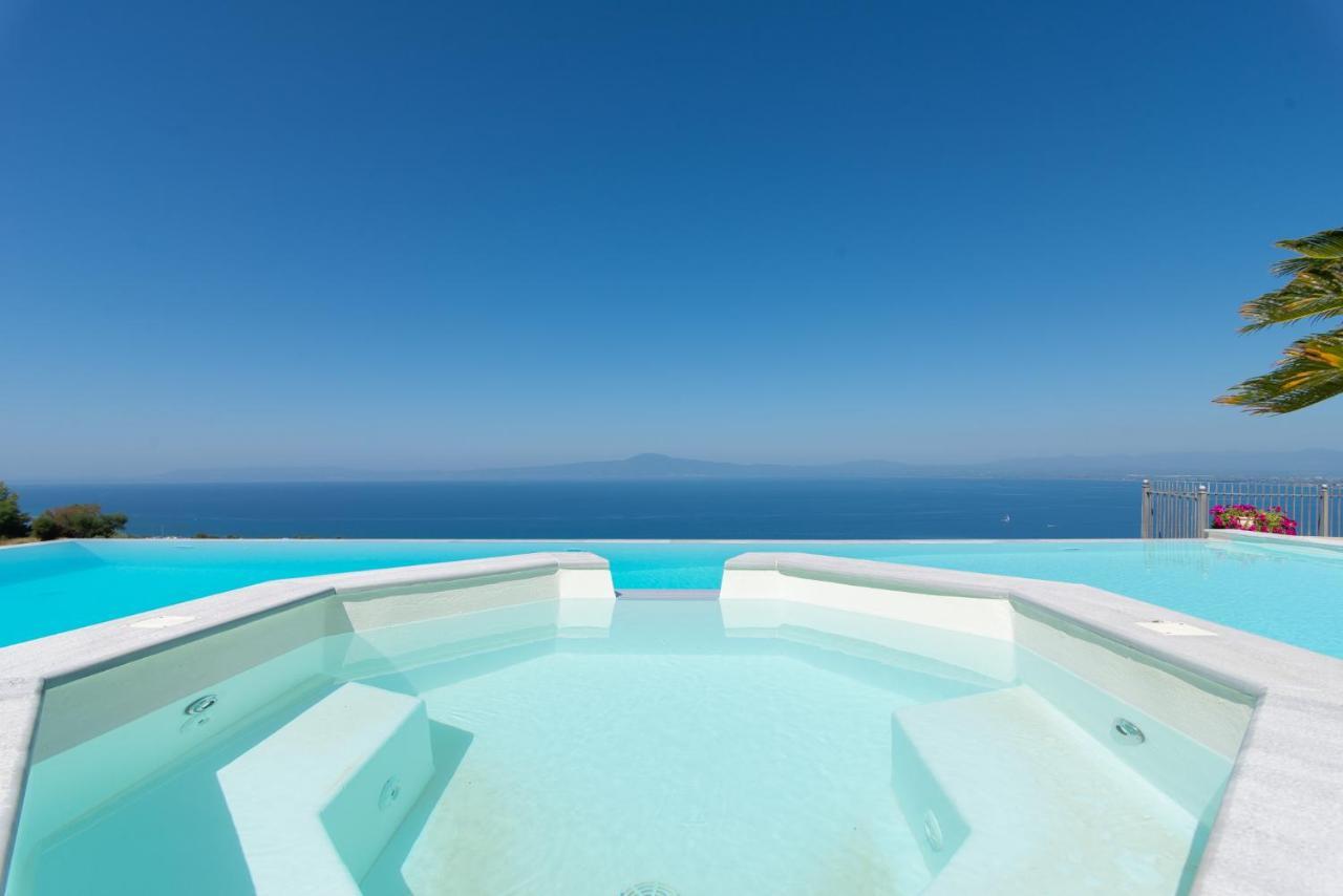 Villa Rebecca Каламата Экстерьер фото