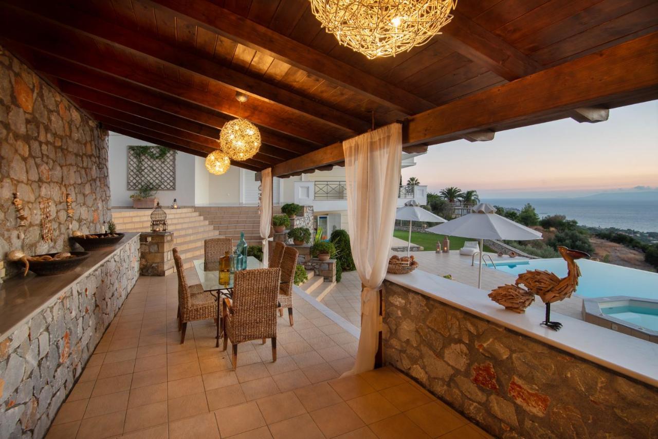 Villa Rebecca Каламата Экстерьер фото
